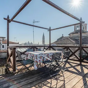 San Marco Vista Sui Tetti Veneziani Venice
