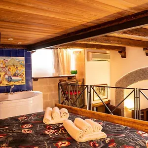  Apartment Piazza Del Gesu By Domusextra Italy